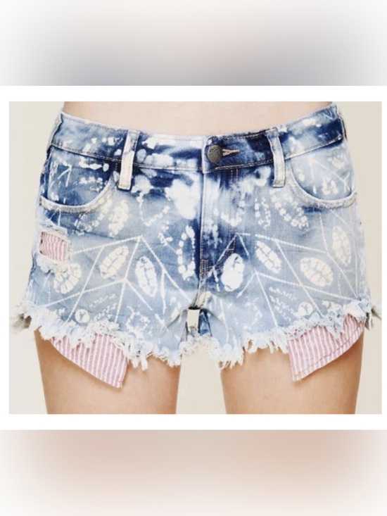 Free People Pants - Free People Shibori Bleach Print Distressed Cut Off Denim Shorts Size 28